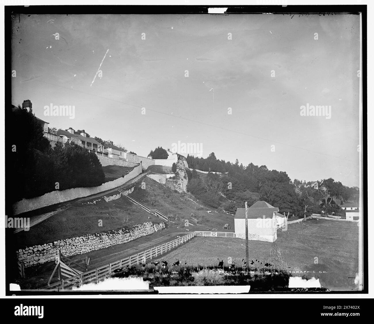 Old Fort Mackinac, Mackinac Island, Mich., images de vidéodisque hors séquence ; l'ordre réel de gauche à droite est : 06088, 06087., Detroit Publishing Co. No. 010463., Gift ; State Historical Society of Colorado ; 1949, forts & fortifications. , États-Unis, Michigan, Mackinac Island. Banque D'Images Old Fort Mackinac, Mackinac Island, Mich., images de vidéodisque hors séquence ; l'ordre réel de gauche à droite est : 06088, 06087., Detroit Publishing Co. No. 010463., Gift ; State Historical Society of Colorado ; 1949, forts & fortifications. , États-Unis, Michigan, Mackinac Island. Banque D'Images
