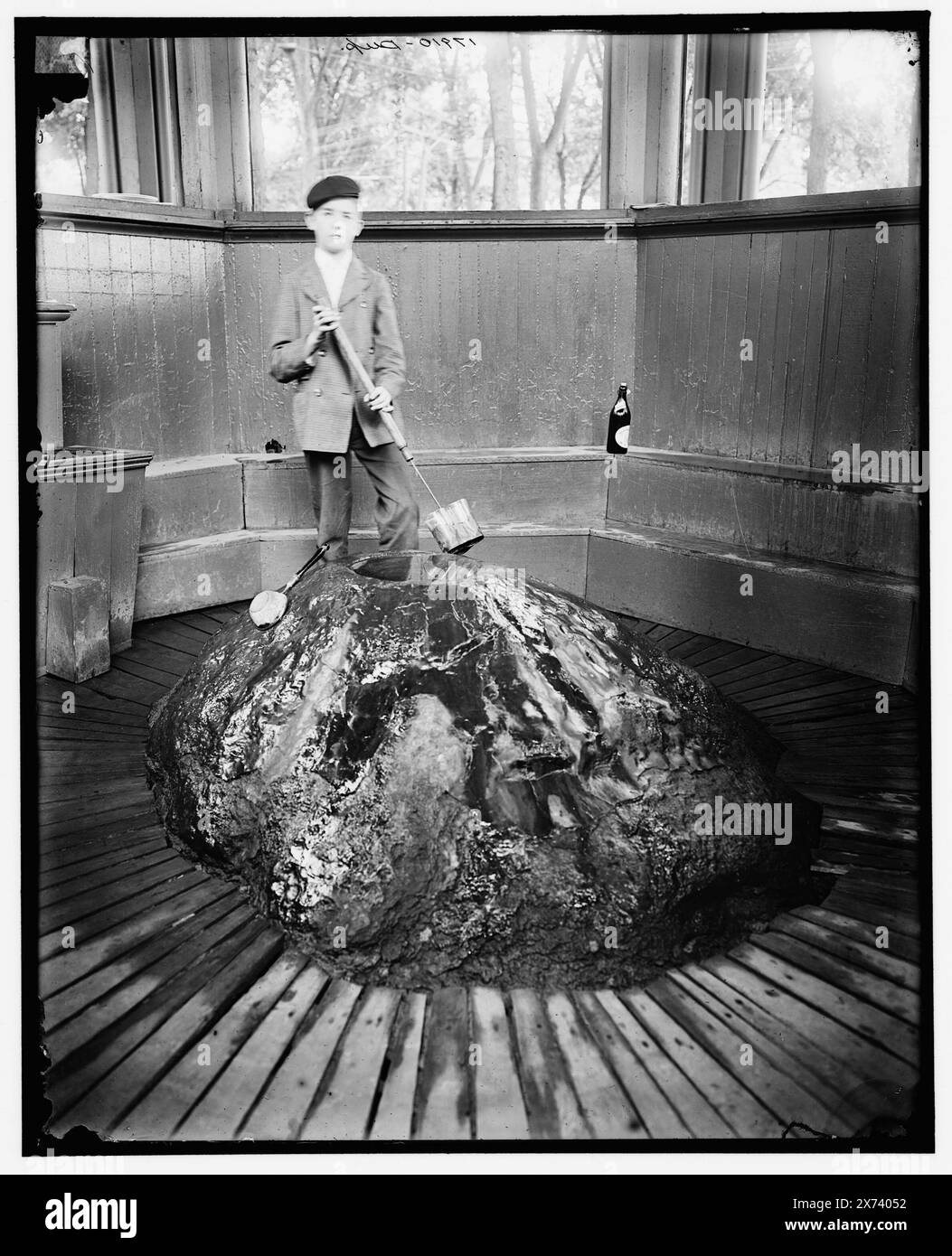 Intérieur, High Rock Spring, Saratoga, N.Y., titre de veste., '2090 A' sur négatif., Detroit Publishing Co. no. 17910., Gift ; State Historical Society of Colorado ; 1949, Springs. , Formations rocheuses. , États-Unis, New York (State), Saratoga Springs. , États-Unis, New York (État), High Rock Spring. Banque D'Images