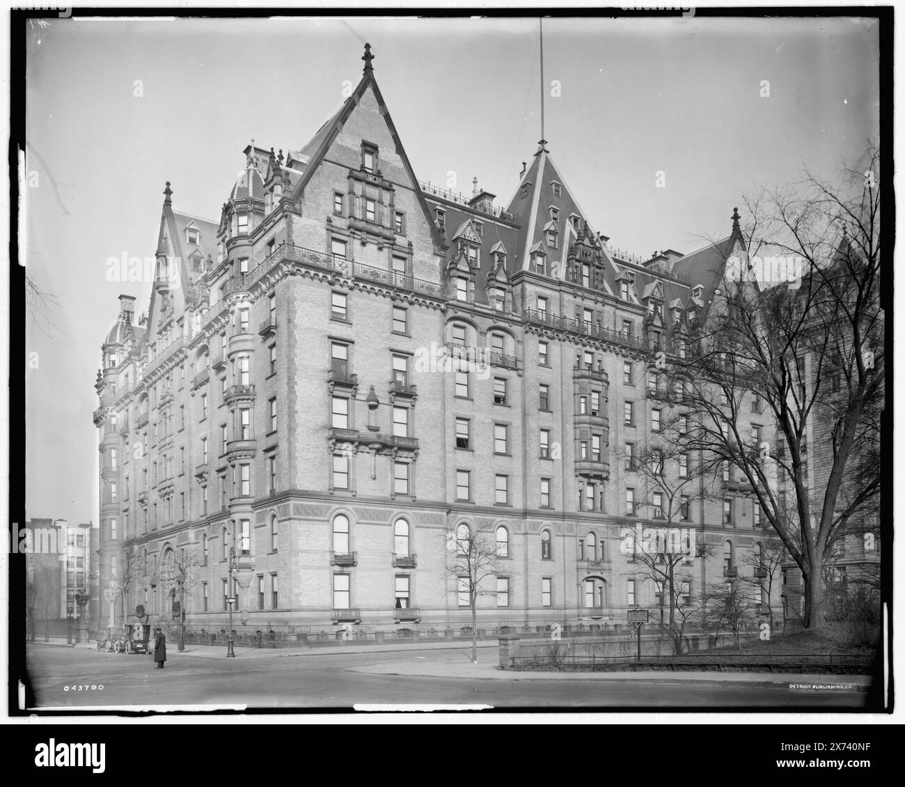 Dakota Apartment House, New York, New York, New York, titre de Veste., Detroit Publishing Co. No. 043780., Gift ; State Historical Society of Colorado ; 1949, Apartment Houses. , États-Unis, New York (State), New York. Banque D'Images