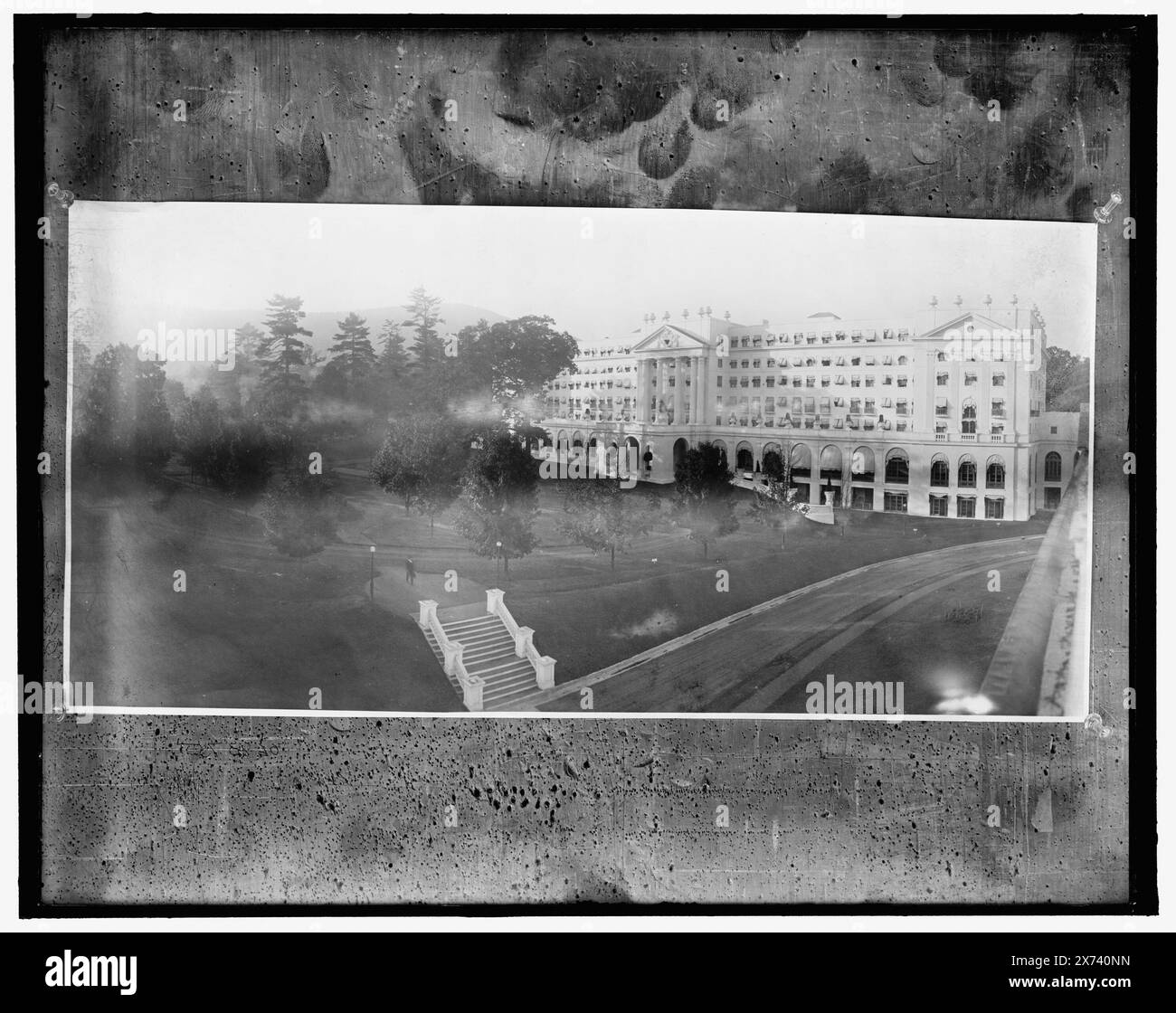 The New Greenbrier, White Sulphur Springs, W. Va., titre tiré de la veste., Detroit Publishing Co. No. 068375., Gift ; State Historical Society of Colorado ; 1949, Resorts. , Hôtels. , États-Unis, Virginie occidentale, White Sulphur Springs. Banque D'Images