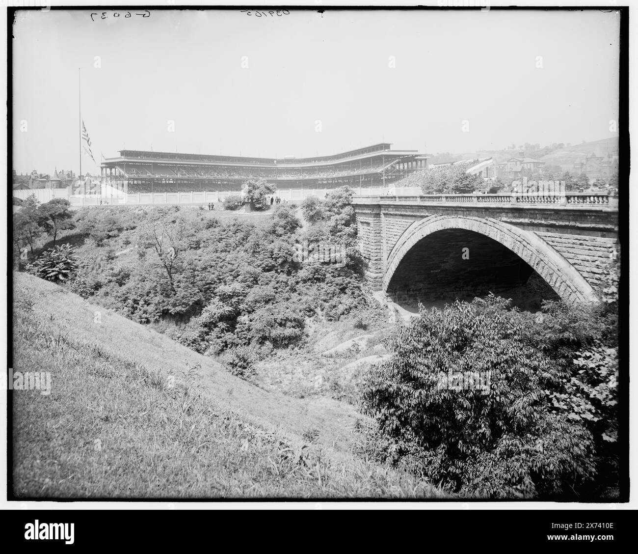 Forbes Field, Pittsburgh, Pa., titre de veste., 'G 6037' sur négatif., Detroit Publishing Co. no. 039105., Gift ; State Historical Society of Colorado ; 1949, stades. , Ponts. , États-Unis, Pennsylvanie, Pittsburgh. Banque D'Images