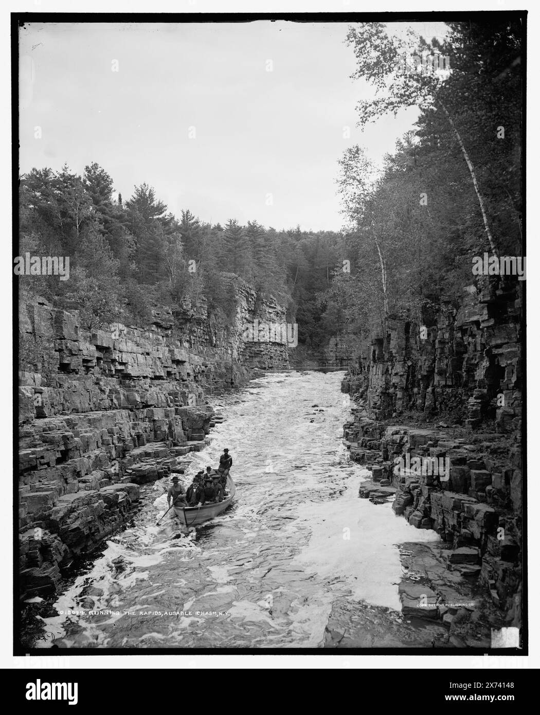 Courir les rapides, Ausable Chasm, N.Y., '24[, .]' Sur négatif., Detroit Publishing Co. No. 018094., Gift ; State Historical Society of Colorado ; 1949, Canyons. , Rapids. , États-Unis, New York (État), Ausable River. Banque D'Images