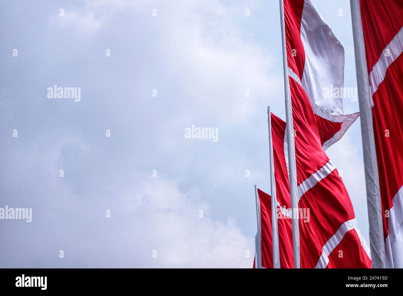 Drapeau indonésien flottant pendant les célébrations du jour de l'indépendance Banque D'Images