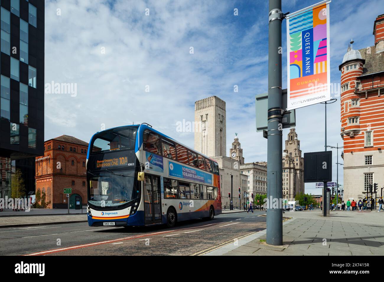 Bus à impériale dans le centre-ville de Liverpool, Angleterre. Banque D'Images