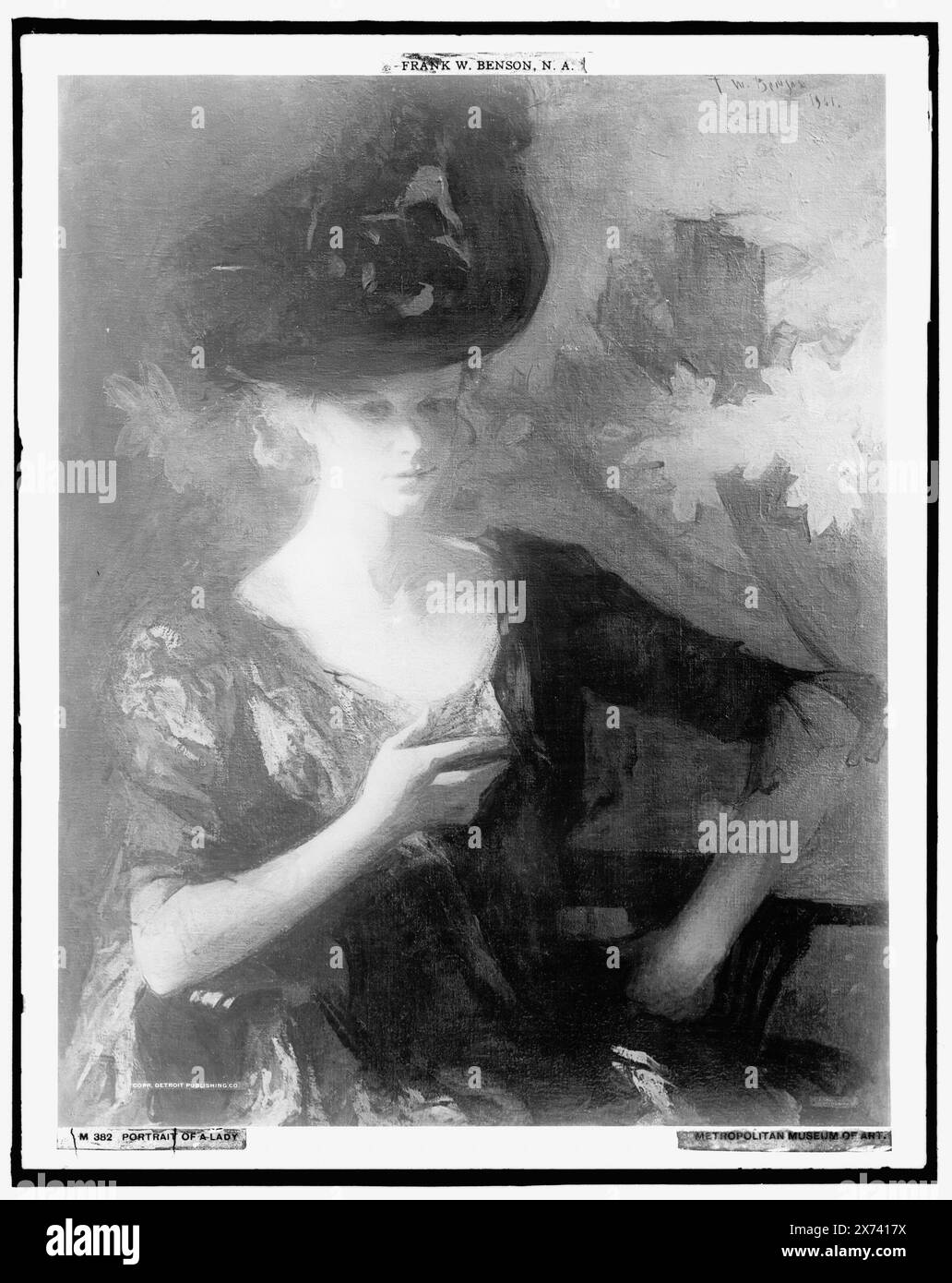 Portrait d'une dame, date basée sur Detroit, Thistle Publications (1912)., photographie de peinture signée 'F.W. Benson, 1911' au Metropolitan Museum of Art., Detroit Publishing Co. No. M382., Gift ; State Historical Society of Colorado ; 1949, Women. Banque D'Images