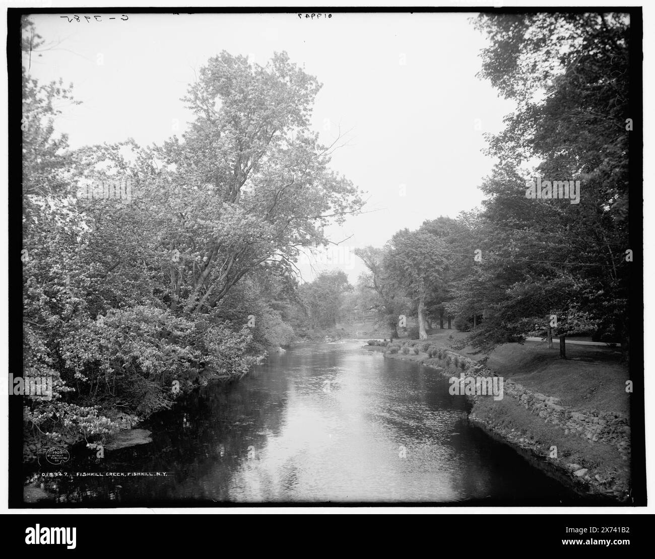 Fishkill Creek, Fishkill, New York, 'G 3985' sur négatif., Detroit Publishing Co. 019947., Gift ; State Historical Society of Colorado ; 1949, Rivers. , États-Unis, New York (État), Fishkill. , États-Unis, New York (État), Fishkill Creek. Banque D'Images
