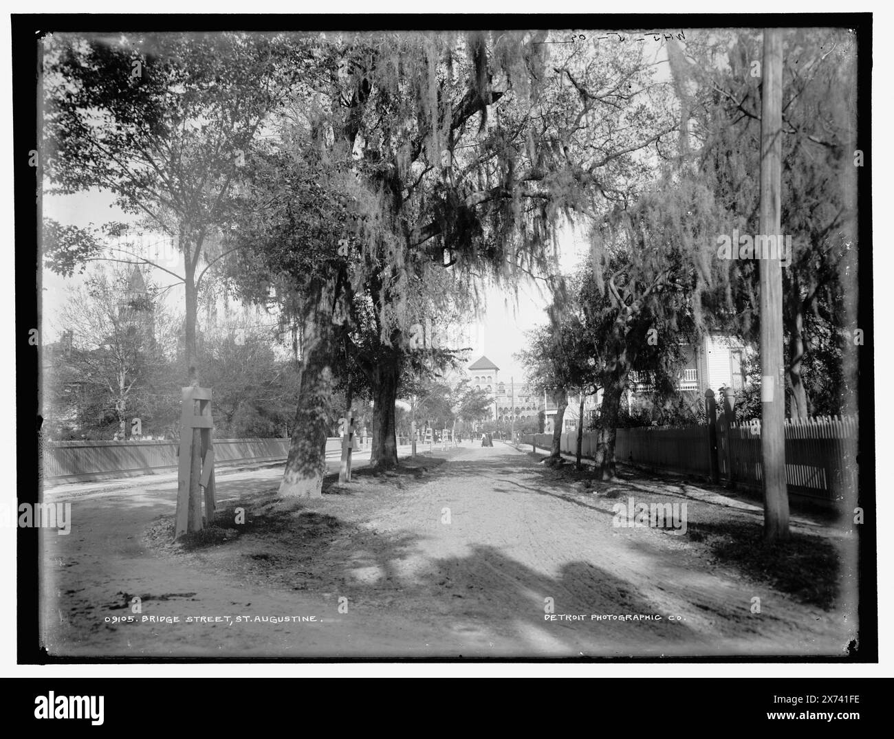 Bridge Street, Augustine, date basée sur Detroit, catalogue J suppl. (1906)., 'WHJ 5-02' sur négatif., Detroit Publishing Co. No. 09105., Gift ; State Historical Society of Colorado ; 1949, Streets. , États-Unis, Floride, Saint Augustine. Banque D'Images