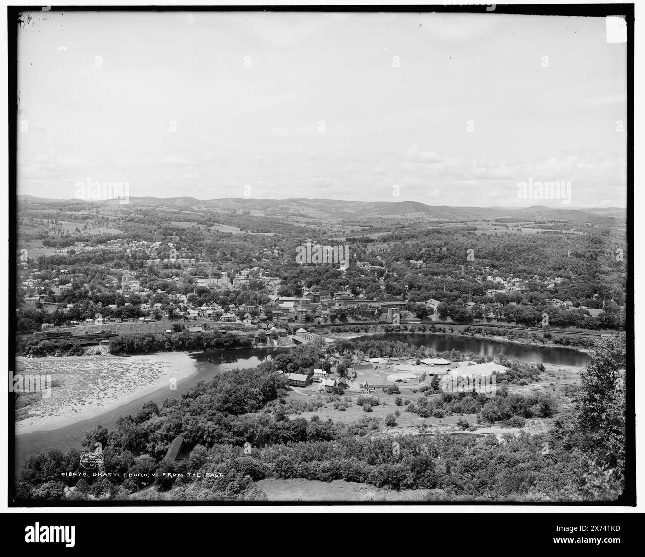 Brattleboro, Vt., de l'est, transparent en verre correspondant (avec le même code de série) disponible sur le cadre du vidéodisque 1A-30251., '2276 A' sur négatif., Detroit Publishing Co. No. 018070., Gift ; State Historical Society of Colorado ; 1949, États-Unis, Vermont, Brattleboro. Banque D'Images