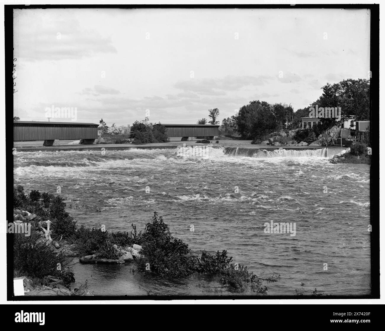 Hooksett Falls, Merrimack River, Hooksett, N.H., titre tiré de la veste., '4436' sur négatif., Detroit Publishing Co. no. 034939., Gift ; State Historical Society of Colorado ; 1949, Waterfalls. , Rivers. , États-Unis, New Hampshire, Hooksett (Town) , États-Unis, New Hampshire, Merrimack River. Banque D'Images