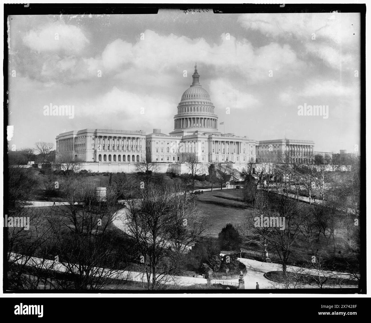 West front, United States Capitol, Washington, D.C., titre de veste., transparent en verre correspondant (même code de série) disponible sur le cadre vidéodisque 1A-30987., Detroit Publishing Co. no. 072244., Gift ; State Historical Society of Colorado ; 1949, Capitols. , États-Unis, District of Columbia, Washington (D.C.) Banque D'Images