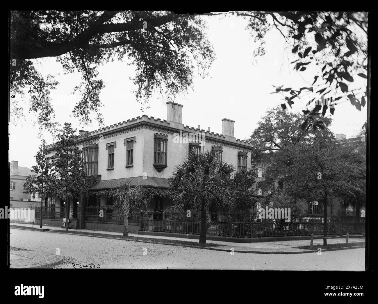 Maison Green-Meldrim, Savannah, Géorgie, titre conçu par cataloger (source : information fournie par Dara Vance, 2012), Detroit Publishing Co. No. 068459., Gift ; State Historical Society of Colorado ; 1949, Houses. , Rues. Banque D'Images