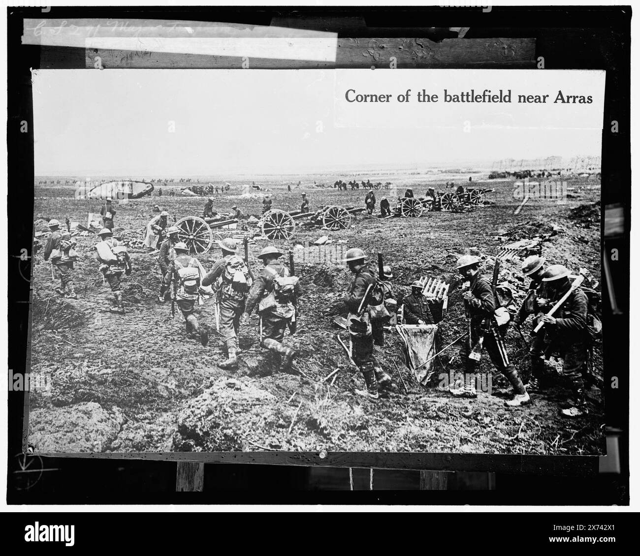 Coin du champ de bataille près d'Arras, '57887', 'CS-291' et 'Major Templeton' sur négatif., No Detroit Publishing Co. No., Gift ; State Historical Society of Colorado ; 1949, Campaigns & Battles. , Soldats. , Guerre mondiale, 1914-1918. , France, Arras. Banque D'Images