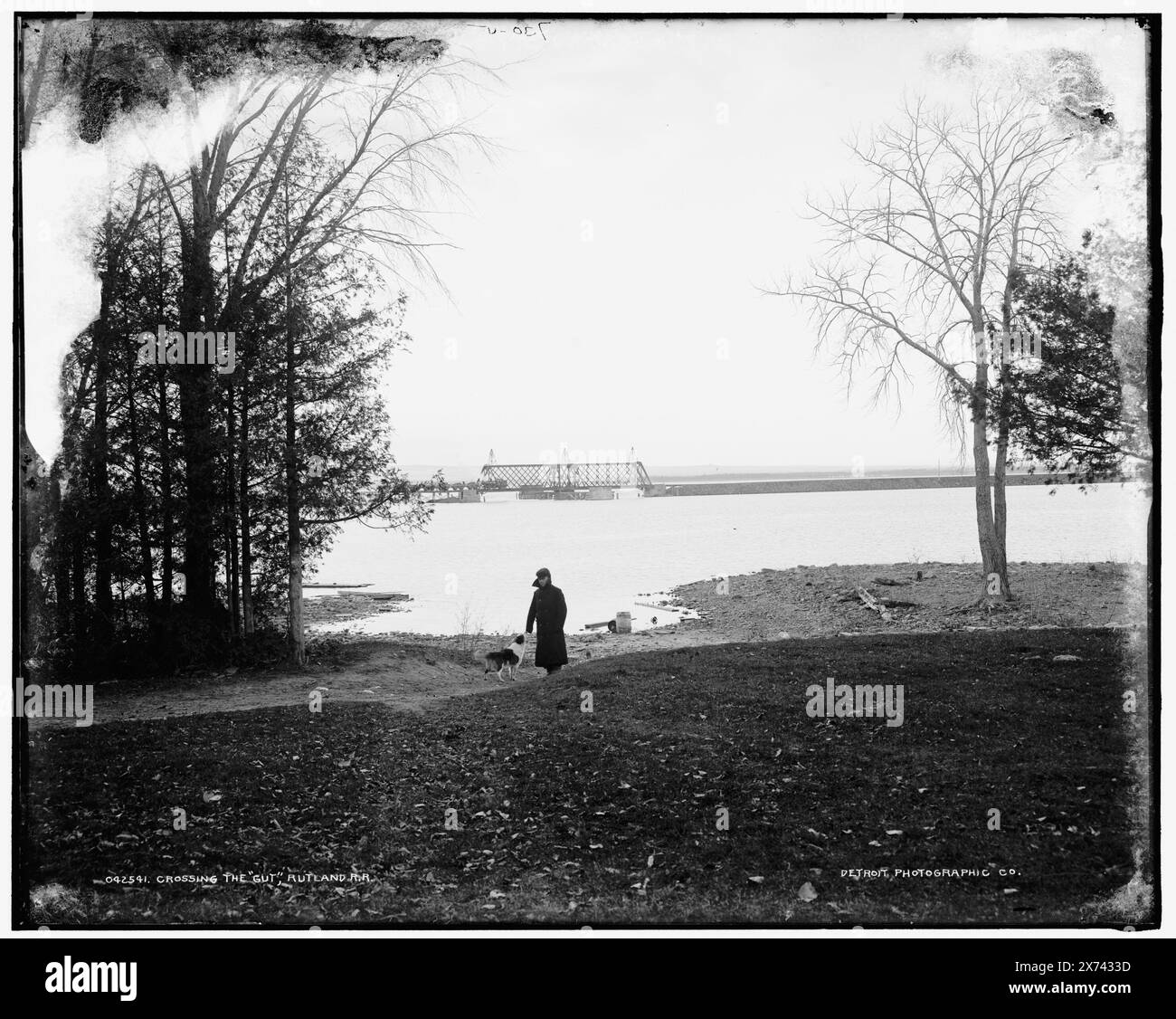 Crossing the Gut, Rutland R.R. Railroad, '730-5' sur négatif., Detroit Publishing Co. No. 042541., Gift ; State Historical Society of Colorado ; 1949, Railroad Bridges. , Lacs et étangs. Banque D'Images