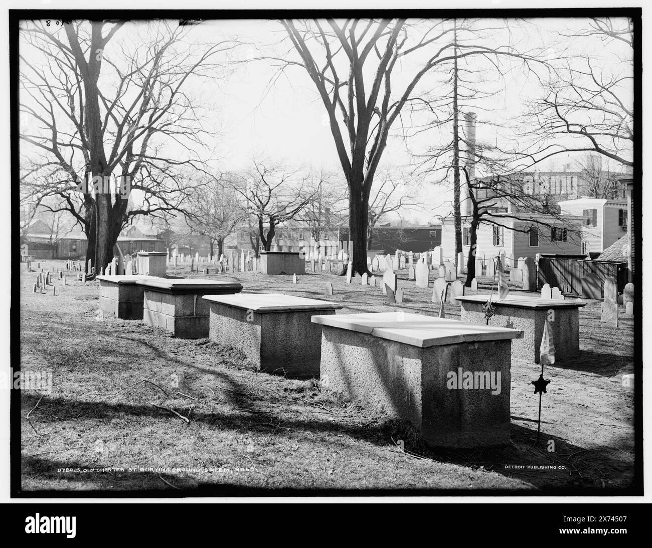 Old Charter, Burying Ground, Salem, Mass., 'No. 8' sur négatif., Detroit Publishing Co. No. 078025., Gift ; State Historical Society of Colorado ; 1949, cimetières. , Tombes et monuments sépulcraux. , États-Unis, Massachusetts, Salem. Banque D'Images
