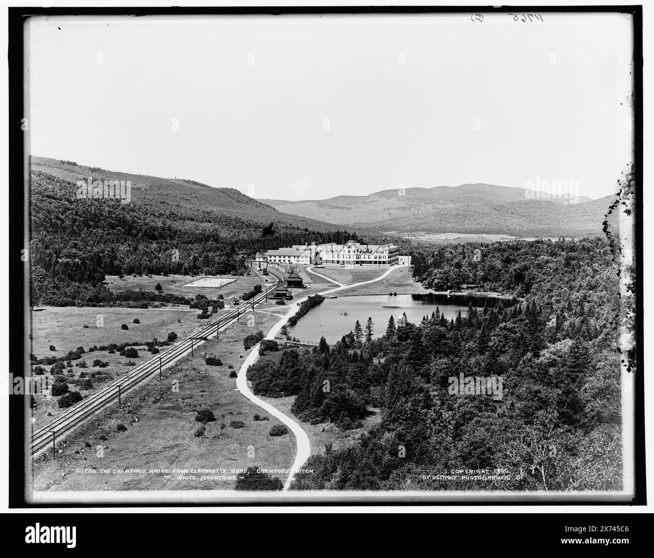 The Crawford House de Elephant's Head, Crawford Notch, White Mountains, négatif protégé par copyright 1900., transparent en verre correspondant (même code de série) disponible sur vidéodisque cadre 1A-29294., Detroit Publishing Co. No. 011765., Gift ; State Historical Society of Colorado ; 1949, Hôtels. , Resorts. , Cols (reliefs) , montagnes. , États-Unis, New Hampshire, White Mountains. , États-Unis, New Hampshire, Crawford Notch. Banque D'Images
