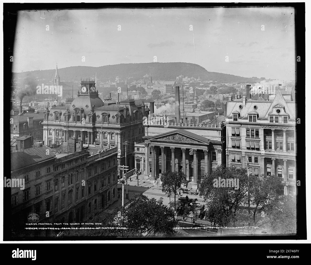 Montréal de l'église notre-Dame, place d'armes., Detroit Publishing Co. No. 012494., Gift ; State Historical Society of Colorado ; 1949, Plazas. , Canada, Québec (Province), Montréal. Banque D'Images