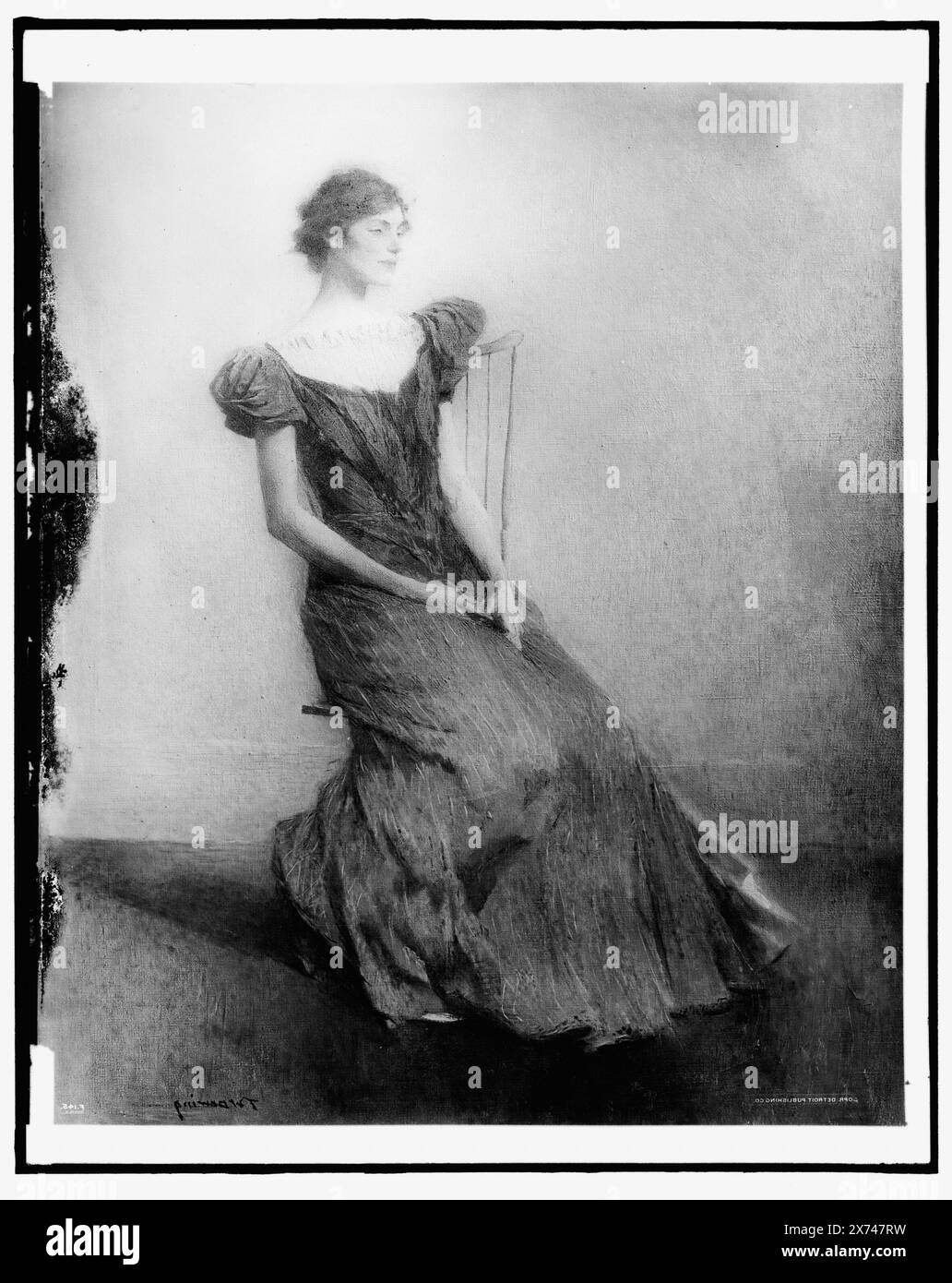 Jeune femme assise dans la chaise, titre conçu par le catalogeur ; peut-être intitulé 'Lady in Green and Gray.', photo de peinture signée T.W. Dewing., 'F 145' sur négatif., No Detroit Publishing Co., Gift ; State Historical Society of Colorado ; 1949, Women. Banque D'Images