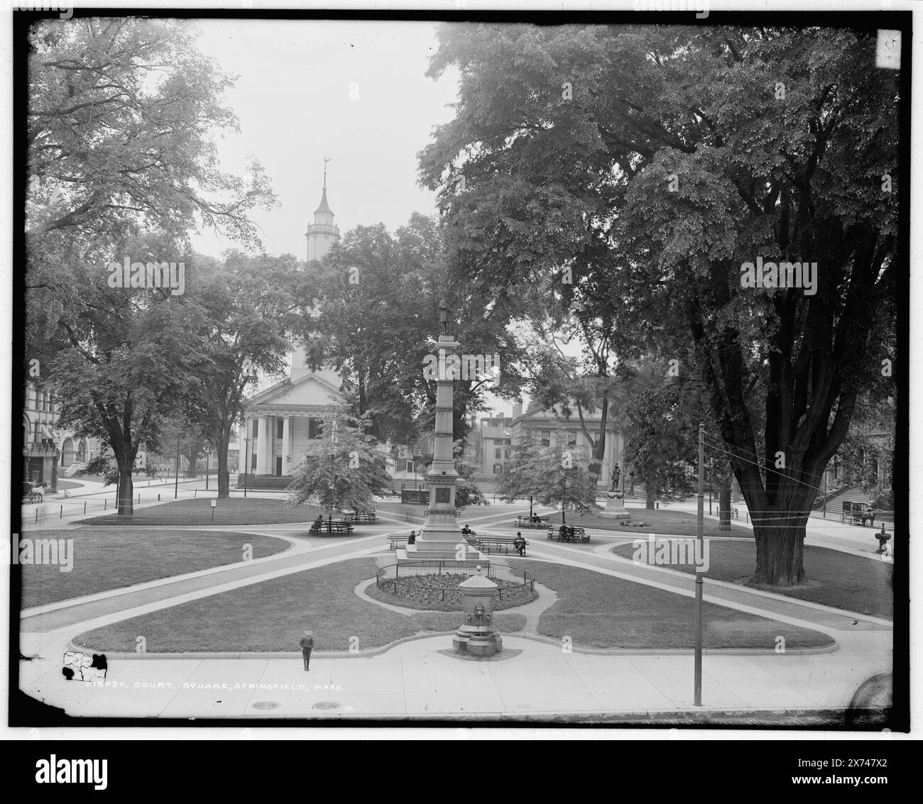 Court Square, Springfield, Mass., transparent en verre correspondant (avec le même code de série) disponible sur vidéodisque cadre 1A-30242., Mémorial de la guerre de Sécession au premier plan : 'Malvern, Antietam, Gettysburg' sur base., '2181' sur négatif., Detroit Publishing Co. No. 018050., Gift ; State Historical Society of Colorado ; 1949, Plazas. , Monuments et mémoriaux. , États-Unis, Massachusetts, Springfield. Banque D'Images