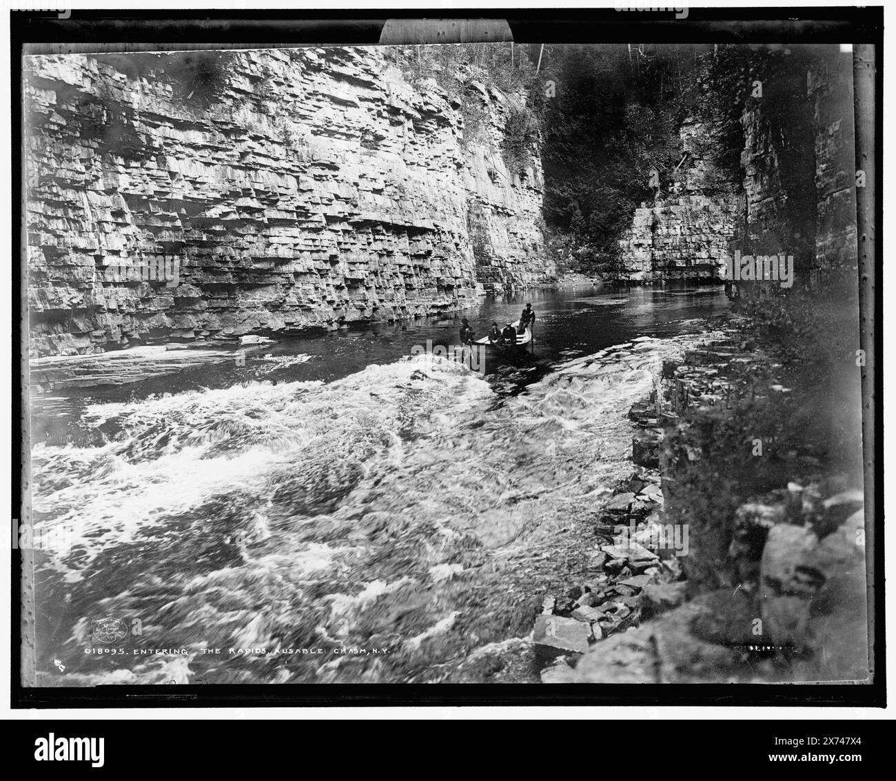 Entrée dans les rapides, Ausable Chasm, N.Y., transparent en verre correspondant (avec le même code de série) disponible sur le cadre 1A-30256., Detroit Publishing Co. No. 018095., Gift ; State Historical Society of Colorado ; 1949, Canyons. , Rapids. , États-Unis, New York (État), Ausable River. Banque D'Images