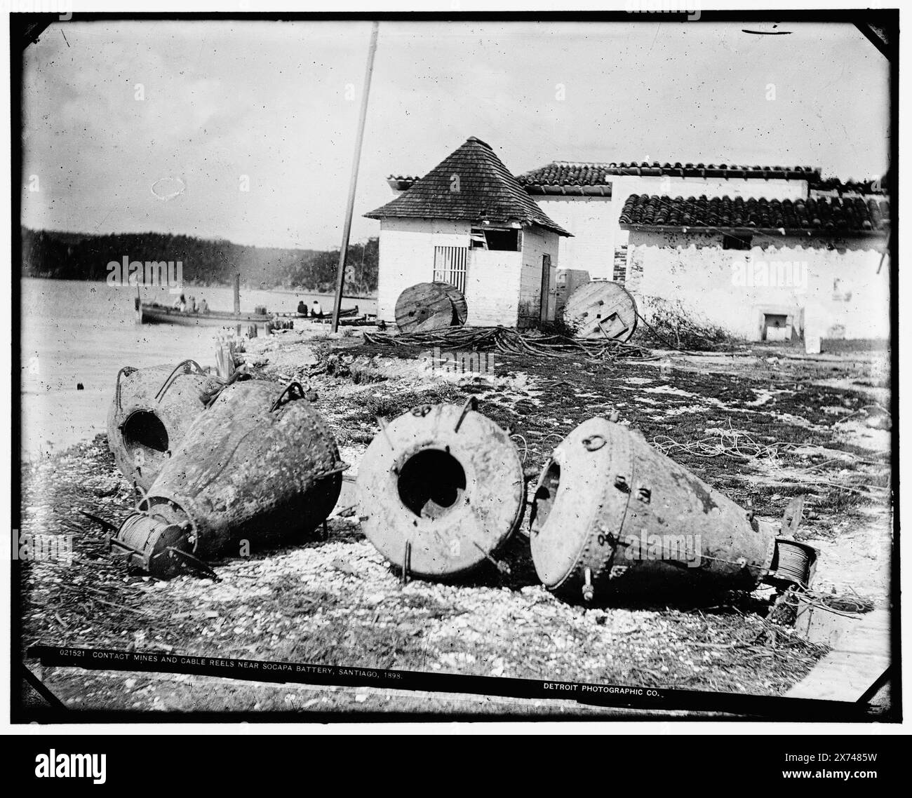 Contact mines et enrouleurs de câbles près de la batterie Socapa, Santiago, 1898, date basée sur Detroit, catalogue J (1901)., '815' sur négatif., Detroit Publishing Co. No. 021521., Gift ; State Historical Society of Colorado ; 1949, Mines (Weapons), Guerre hispano-américaine, 1898. , Cuba, Santiago de Cuba. Banque D'Images