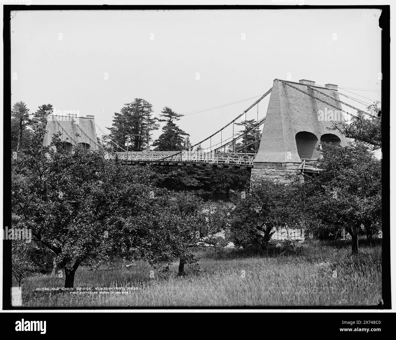 Vieux pont à chaînes, Newburyport, Mass., premier pont suspendu en Amérique, Detroit Publishing Co. No. 011982., Gift ; State Historical Society of Colorado ; 1949, Bridges. , États-Unis, Massachusetts, Newburyport. Banque D'Images