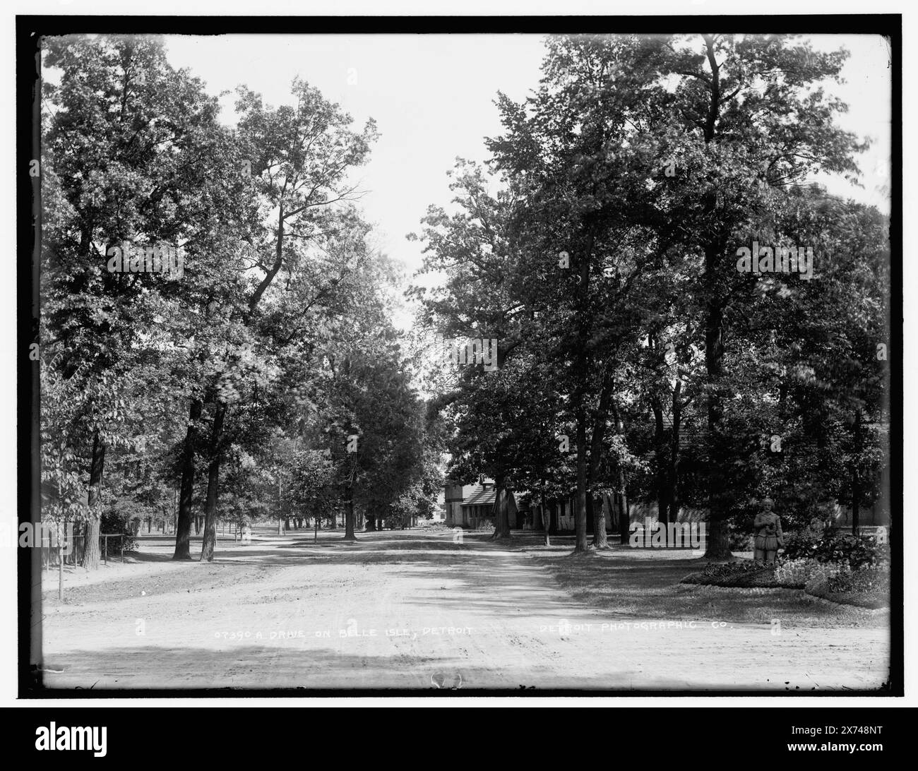 Drive on belle Isle Park, Detroit, date basée sur Detroit, catalogue J (1901)., Detroit Publishing Co. No. 07390., Gift ; State Historical Society of Colorado ; 1949, Streets. , Parcs. , États-Unis, Michigan, Detroit. Banque D'Images