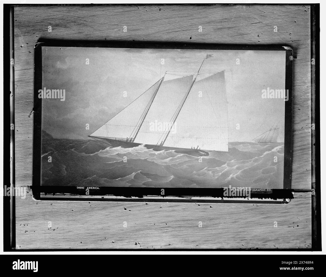 Amérique, photographie d'une estampe ou d'une peinture ; incertain s'il s'agit de la même goélette America qui a remporté la Coupe de l'America., Detroit Publishing Co. No. 08980., Gift ; State Historical Society of Colorado ; 1949, America (Schooner) , Yachts. Banque D'Images
