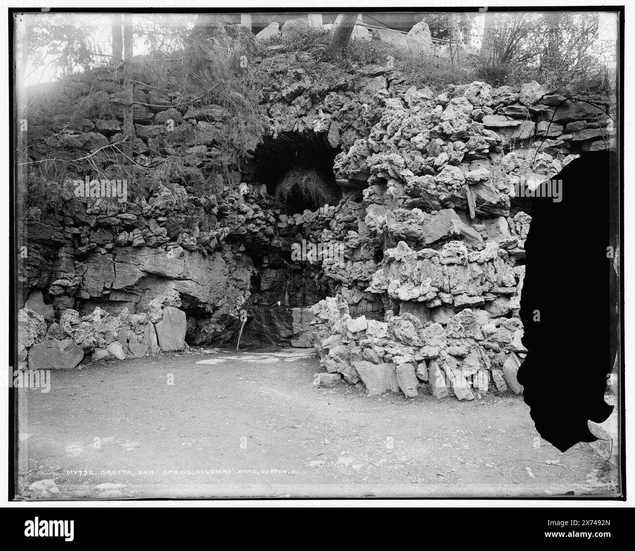 Grotte et printemps, maison des soldats, Dayton, Ohio, date basée sur Detroit, catalogue P (1906)., '1993' sur négatif., Detroit Publishing Co. No. 017992., Gift ; State Historical Society of Colorado ; 1949, Caves. , Springs. , Maisons des soldats. , États-Unis, Ohio, Dayton. Banque D'Images