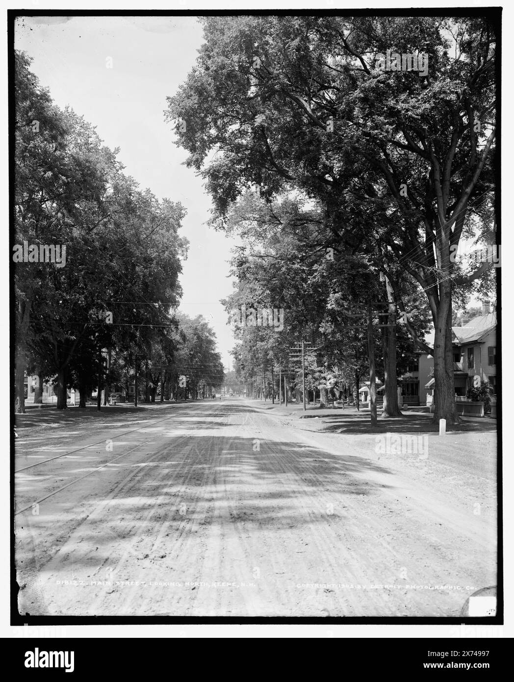 Main Street, en regardant au nord, Keene, N.H., transparent en verre correspondant (avec le même code de série) disponible sur vidéodisque cadre 1A-30259., '2314' sur négatif., Detroit Publishing Co. No. 018122., Gift ; State Historical Society of Colorado ; 1949, Residential Streets. , États-Unis, New Hampshire, Keene. Banque D'Images