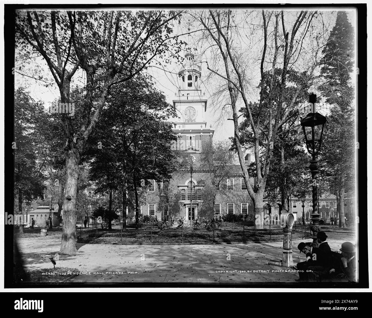Independence Hall, Philadelphie, 'X 13' sur négatif., transparent en verre correspondant (même code de série) disponible sur vidéodisque cadre 1A-29499., Detroit Publishing Co. No. 012936., Gift ; State Historical Society of Colorado ; 1949, Capitols. , Plazas. , États-Unis, Pennsylvanie, Philadelphie. Banque D'Images