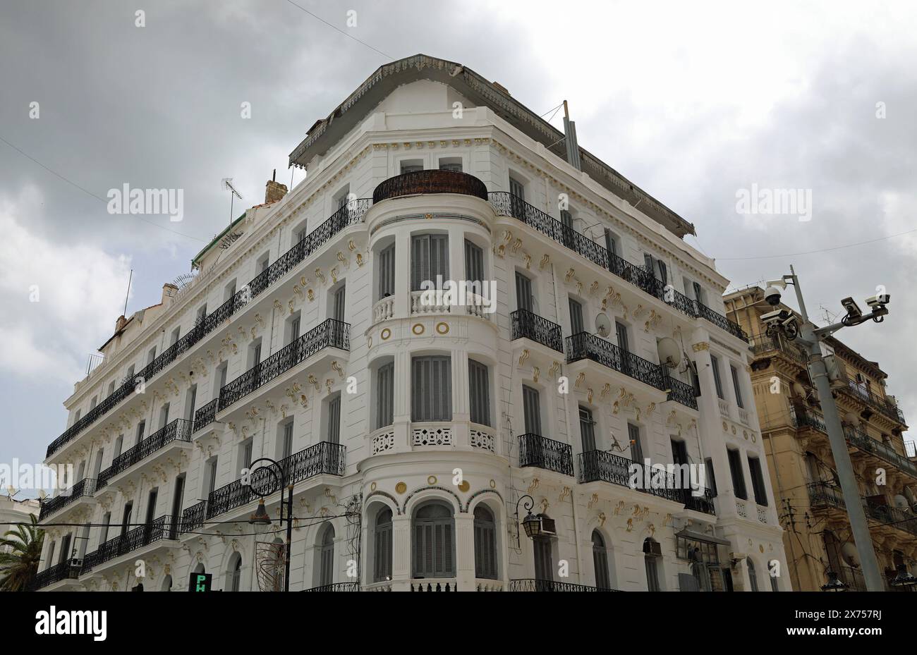 Architecture coloniale française rue Didouche Mourad à Alger Banque D'Images
