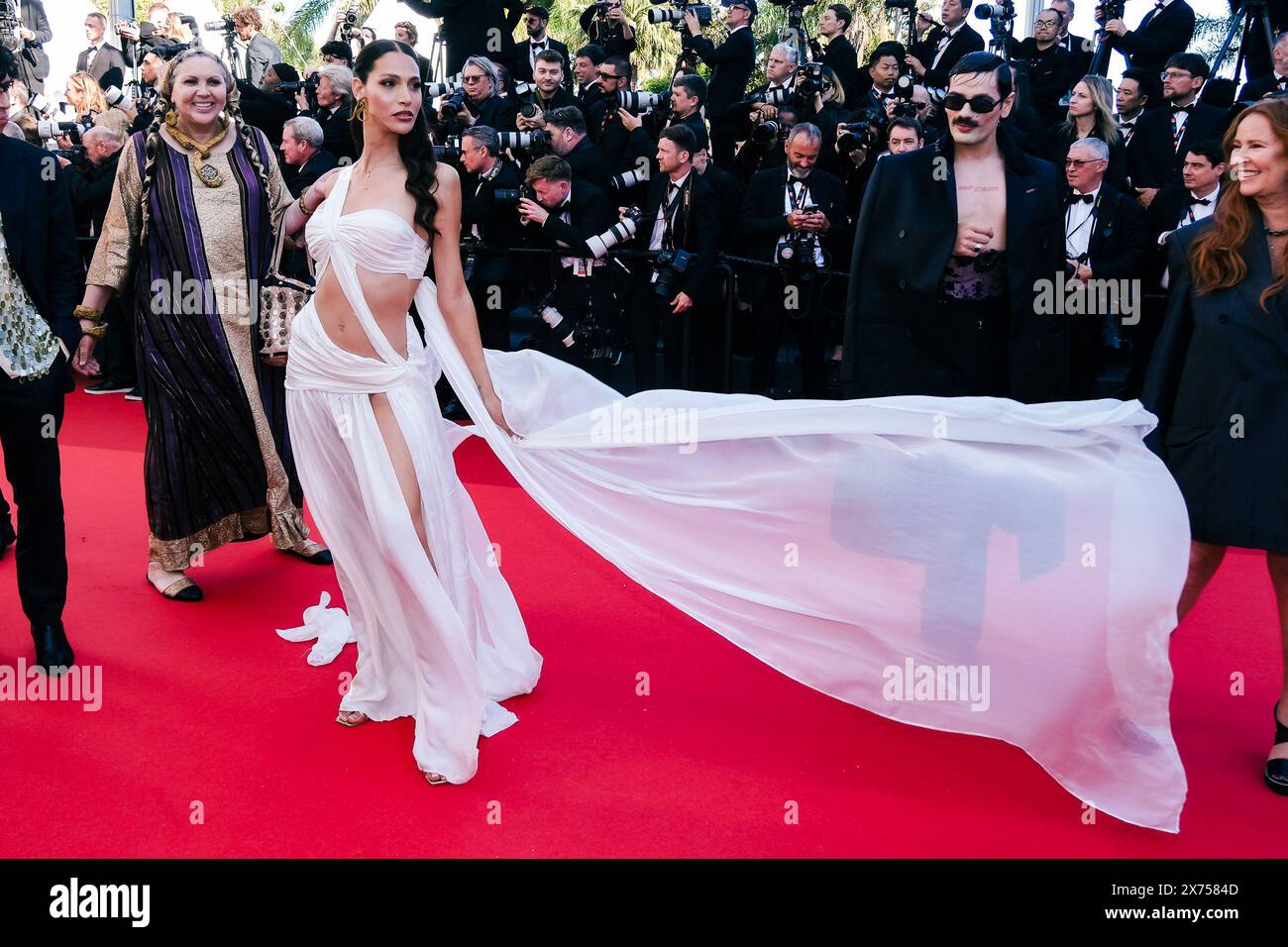 Cannes, France. 17 mai 2024. Talleen Abu Hanna arrive sur le tapis rouge pour des sortes de gentillesse lors du 77ème Festival de Cannes. Photo de Julie Edwards./Alamy Live News Banque D'Images