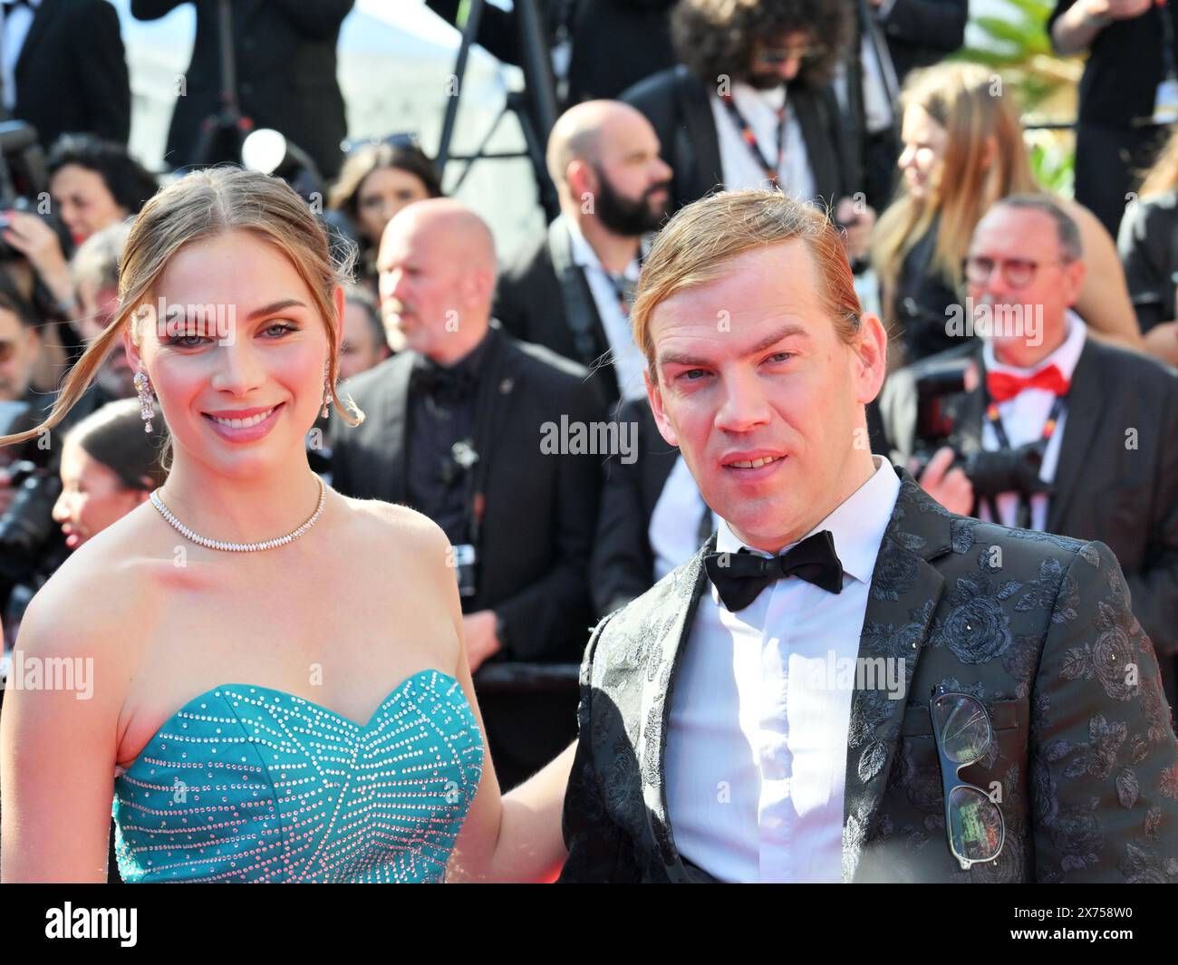 Cannes, France. 17 mai 2024. Cannes, 77ème Festival de Cannes 2024, quatrième soirée - tapis rouge du film genres de gentillesse - sur la photo : April Benayoum, Christophe Guillarmé crédit : Agence photo indépendante/Alamy Live News Banque D'Images