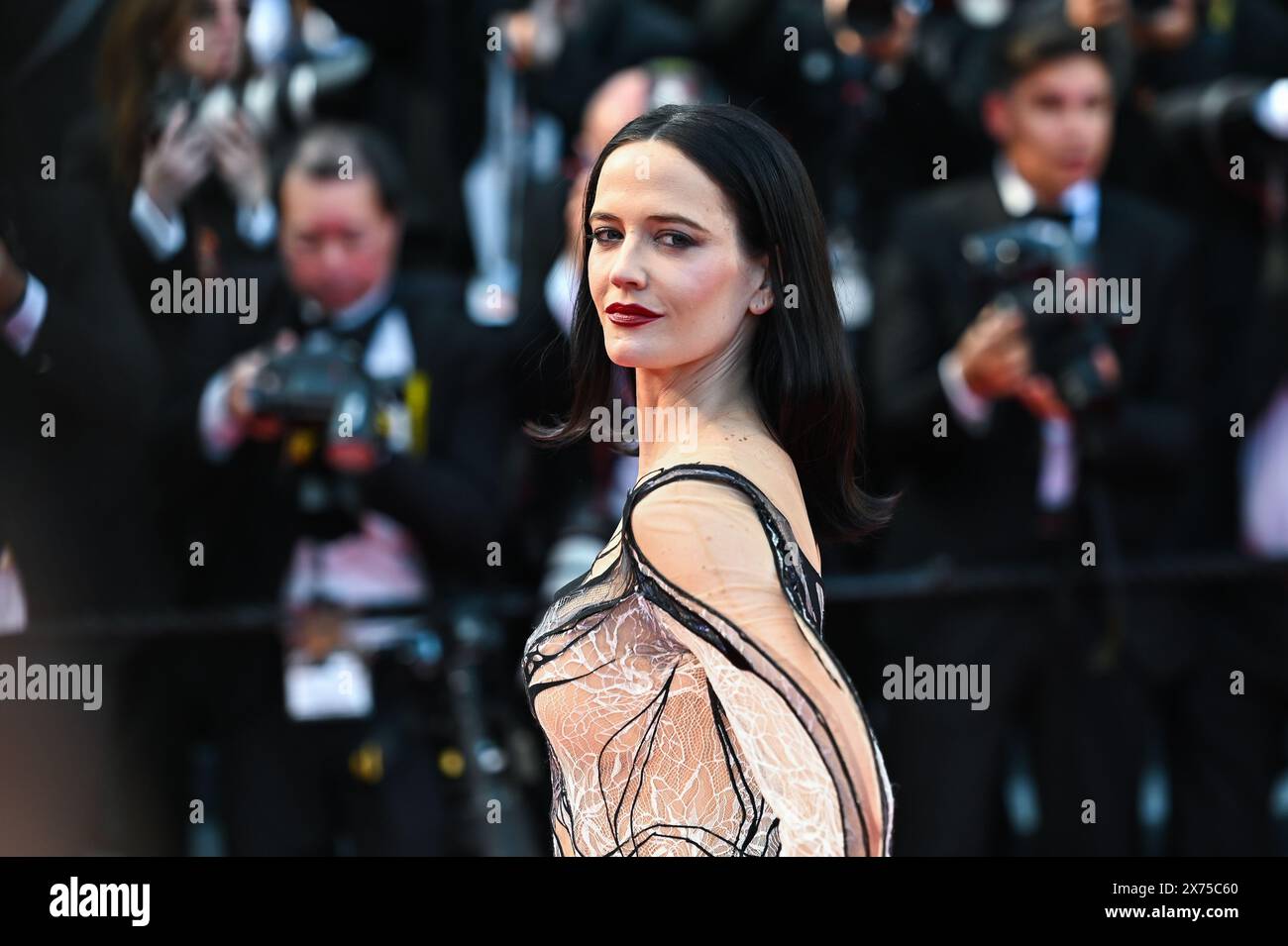 Cannes, France. 17 mai 2024. Eva Green, membre du jury, assiste au tapis rouge ''genres of Kindness'' du 77e Festival de Cannes au Palais des Festivals de Cannes, France, le 17 mai 2024. (Photo de Stefanos Kyriazis/NurPhoto) crédit : NurPhoto SRL/Alamy Live News Banque D'Images