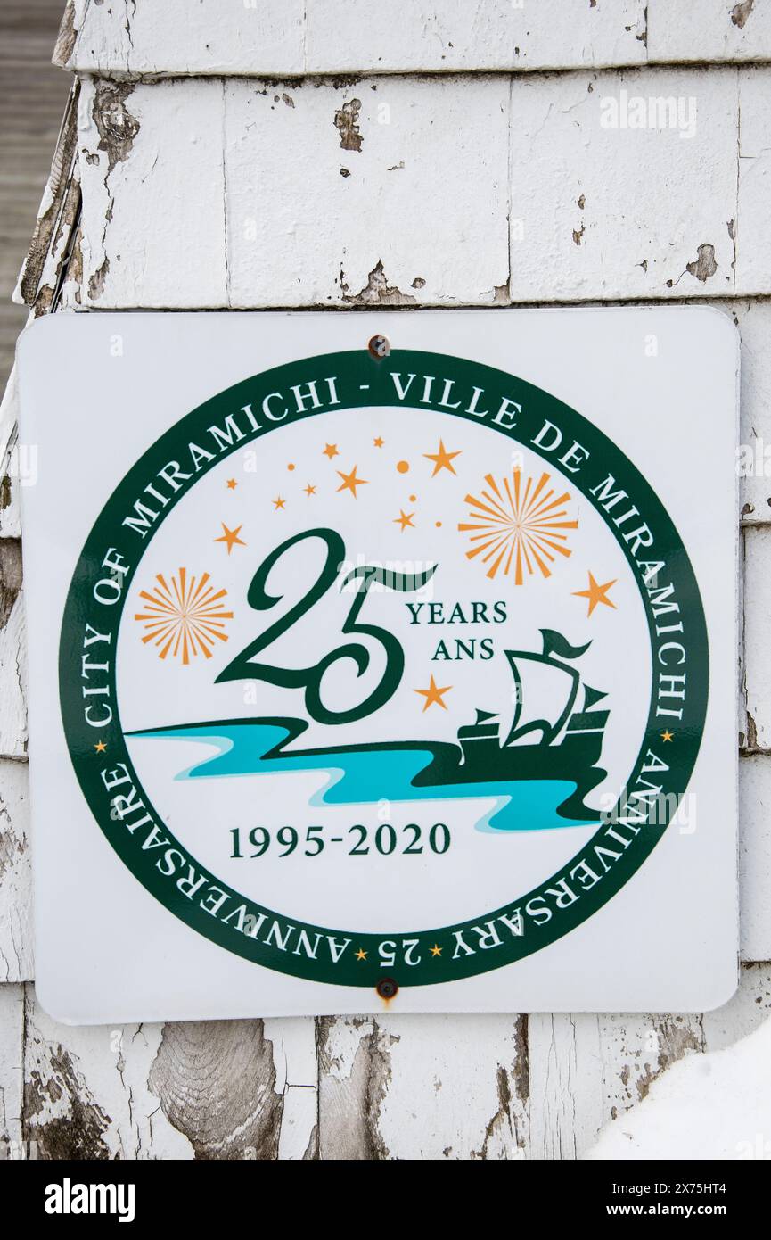 Ville de Miramichi célébrant ses 25 ans signe sur le phare du parc Ritchie Wharf à Miramichi, Nouveau-Brunswick, Canada Banque D'Images