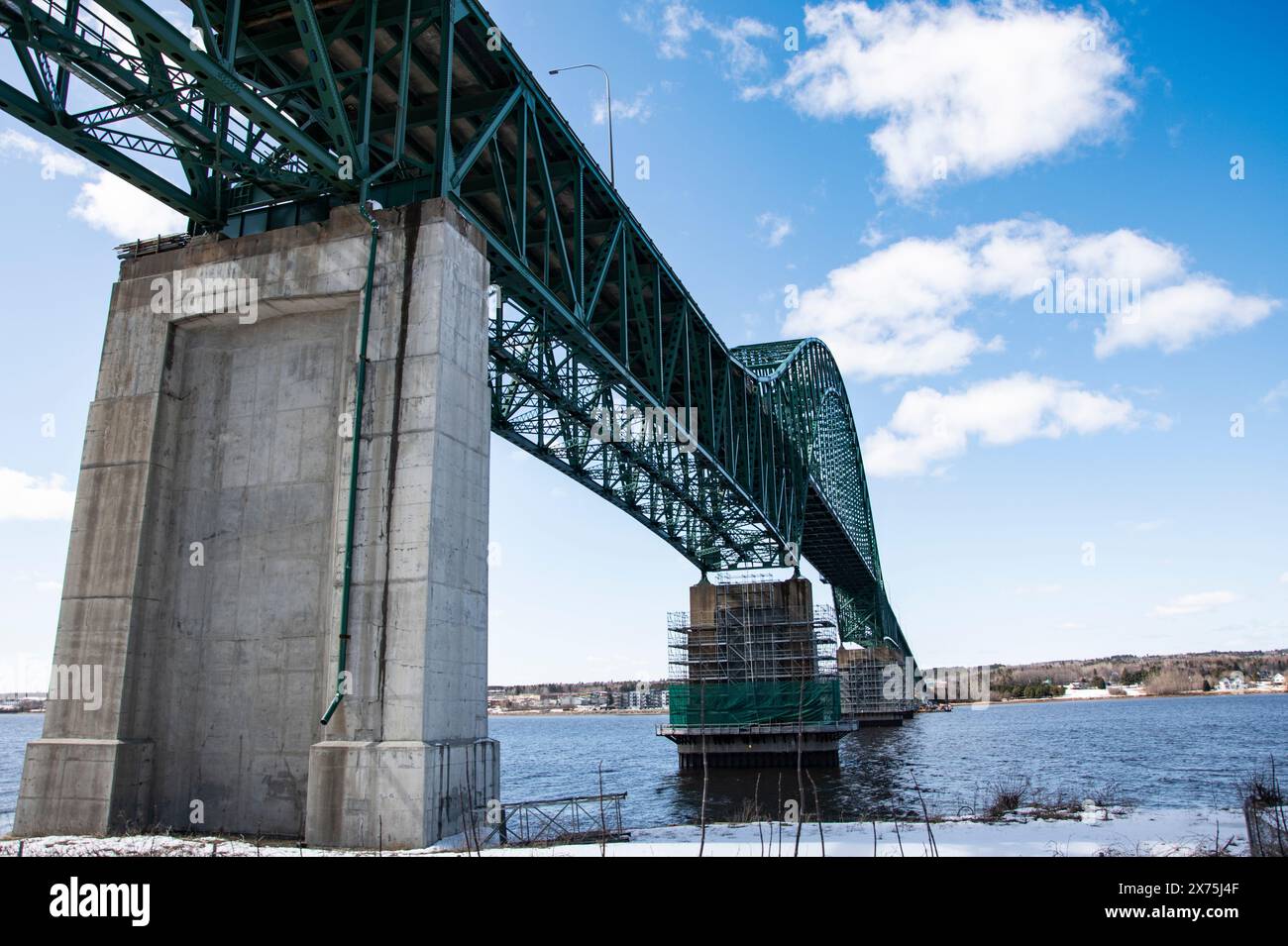 Pont du centenaire au-dessus de la rivière Miramichi au Nouveau-Brunswick, Canada Banque D'Images