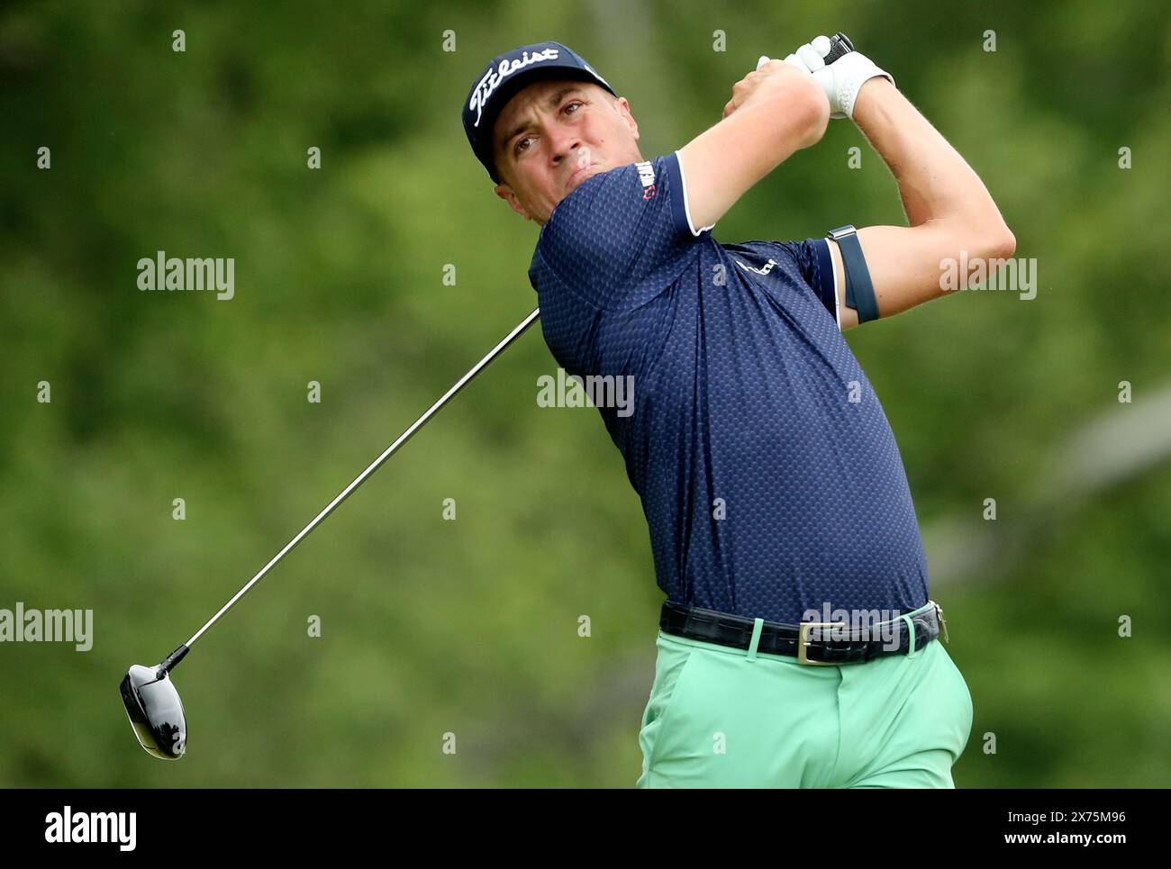 Louisville, États-Unis. 17 mai 2024. Justin Thomas frappe son coup de tee sur le sixième trou lors de la deuxième manche du Championnat PGA 2024 au Valhalla Golf course le vendredi 17 mai 2024 à Louisville, Kentucky. Photo de John Sommers II/UPI crédit : UPI/Alamy Live News Banque D'Images