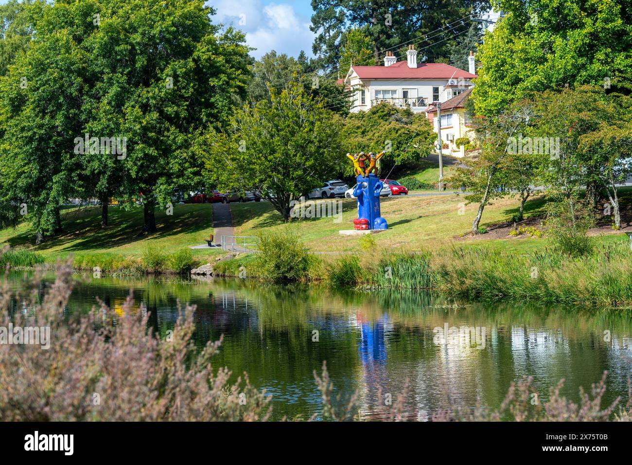 Train de sculpture Great Western tiers sur la rive de la rivière Meander, Deloraine Tasmanie Banque D'Images