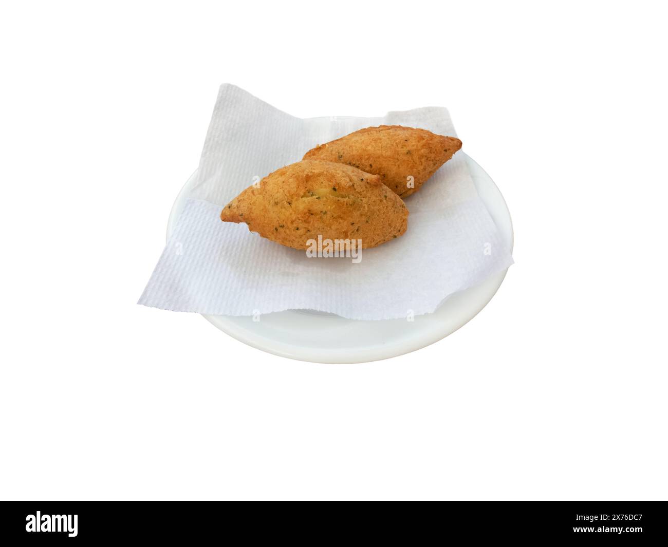 Bolinhos de bacalhau la plaque isolée sur blanc. Pasteis de bacalhau collation traditionnelle portugaise à base de mélange de pommes de terre, morue, œufs, pars Banque D'Images