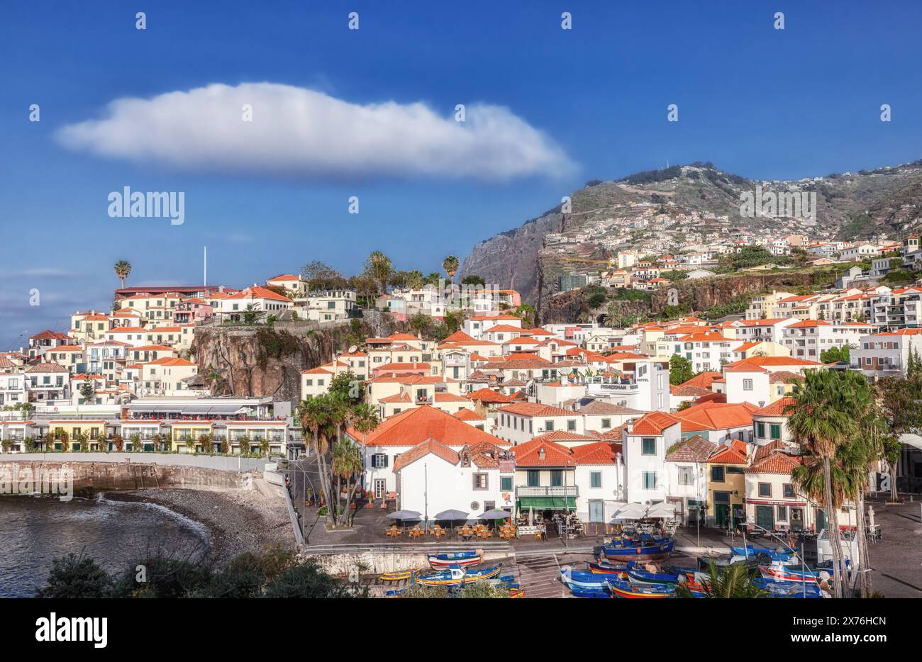 Bateaux de pêche décorés traditionnels Camara de Lobos port Madère Portugal Banque D'Images