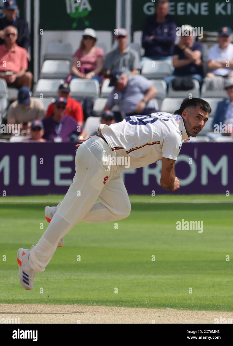 Chelmsford, Royaume-Uni. 17 mai 2024. Shane Snater d'Essex en action pendant le CHAMPIONNAT VITALITY COUNTY - DIVISION UN jour un match de 4 entre Essex CCC contre Warwickshire CCC au Cloud County Ground, Chelmsford le 17 mai 2024 Credit : action Foto Sport/Alamy Live News Banque D'Images