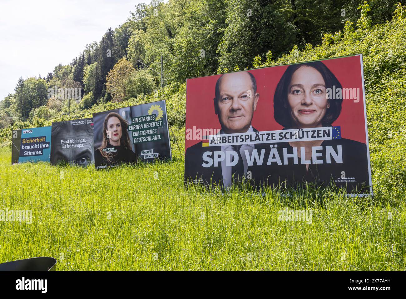 Wahl zum 10. Europäischen Parlament AM 9. Juni 2024, Europawahl. Wahlplakate von SPD, CDU, Grüne und FDP. // 11.05 2024 : Bad Urach, Baden-Württemberg, Deutschland, Europa *** Election au 10e Parlement européen le 9 juin 2024, affiches électorales européennes du SPD, de la CDU, des Verts et du FDP 11 05 2024 Bad Urach, Baden Württemberg, Allemagne, Europe Banque D'Images
