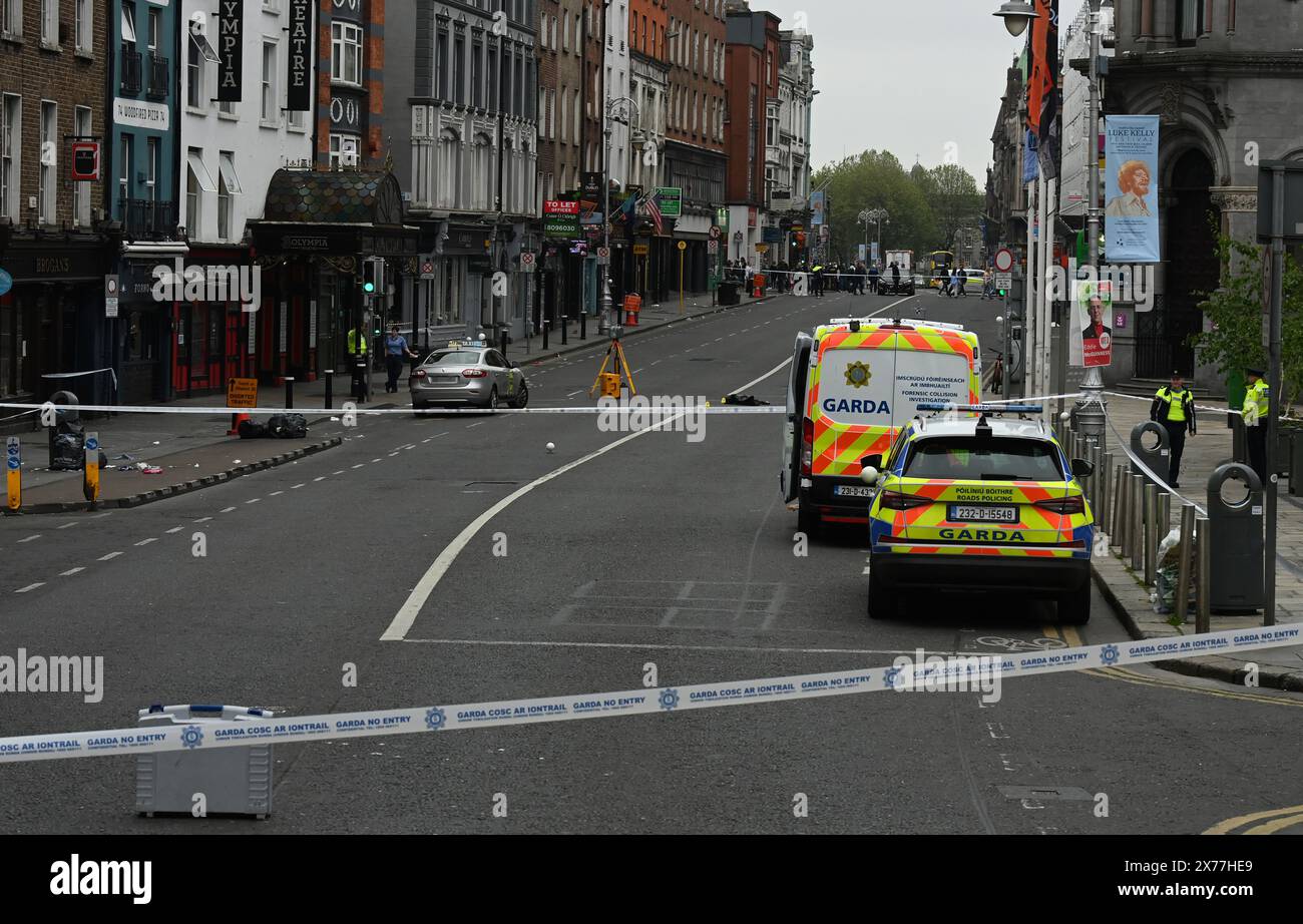 PLAQUE D'IMMATRICULATION PIXÉLISÉE PAR LE BUREAU D'IMAGE DE la PA Garda sur la scène sur Dame Street dans le centre-ville de Dublin où un cycliste dans ses 70 ans est mort après une collision avec une voiture. Gardai et les services d'urgence se sont rendus sur les lieux de l'accident sur la rue Dame vers 5h25 samedi. Date de la photo : samedi 18 mai 2024. Banque D'Images