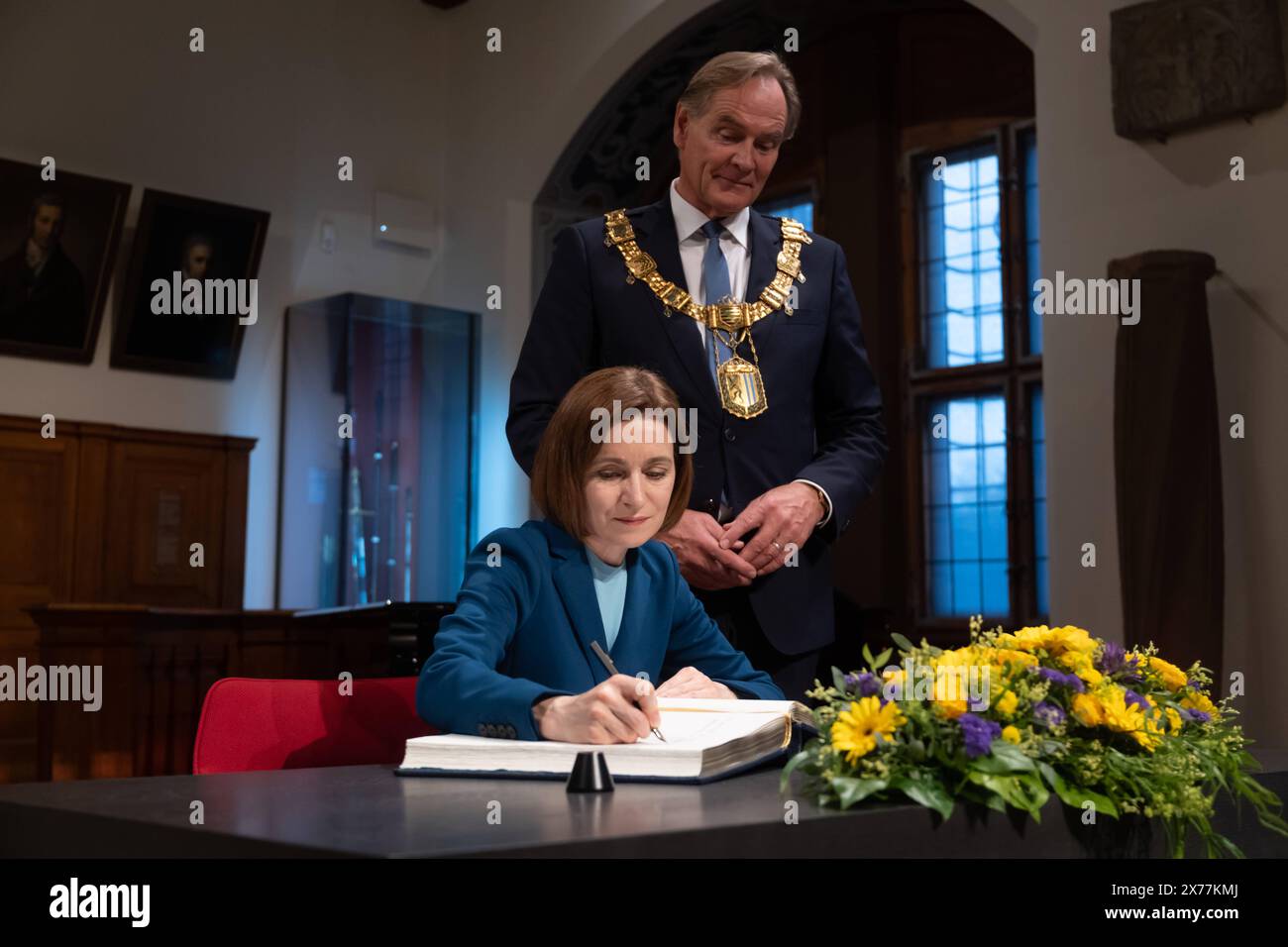 AM Samstag wurde der Robert-Blum-Preis für Demokratie an Maia Sandu, Präsidentin der Republik Moldau, verliehen. Der Preis, der mit 10,000 Euro dotiert ist, wird jährlich von der Stadt Leipzig in Erinnerung an den Revolutionär Robert Blum 1807-1848 vergeben. Blum War politisch und publizistisch von Leipzig aus tätig und trat während der Revolution 1848/49 für demokratische Rechte und gewaltfreie Veränderung der Gesellschaft ein. Preisverleihung Robert Blum Preis *** samedi, le Prix Robert Blum pour la démocratie a été décerné à Maia Sandu, Présidente de la République de Moldavie le prix, qui Banque D'Images