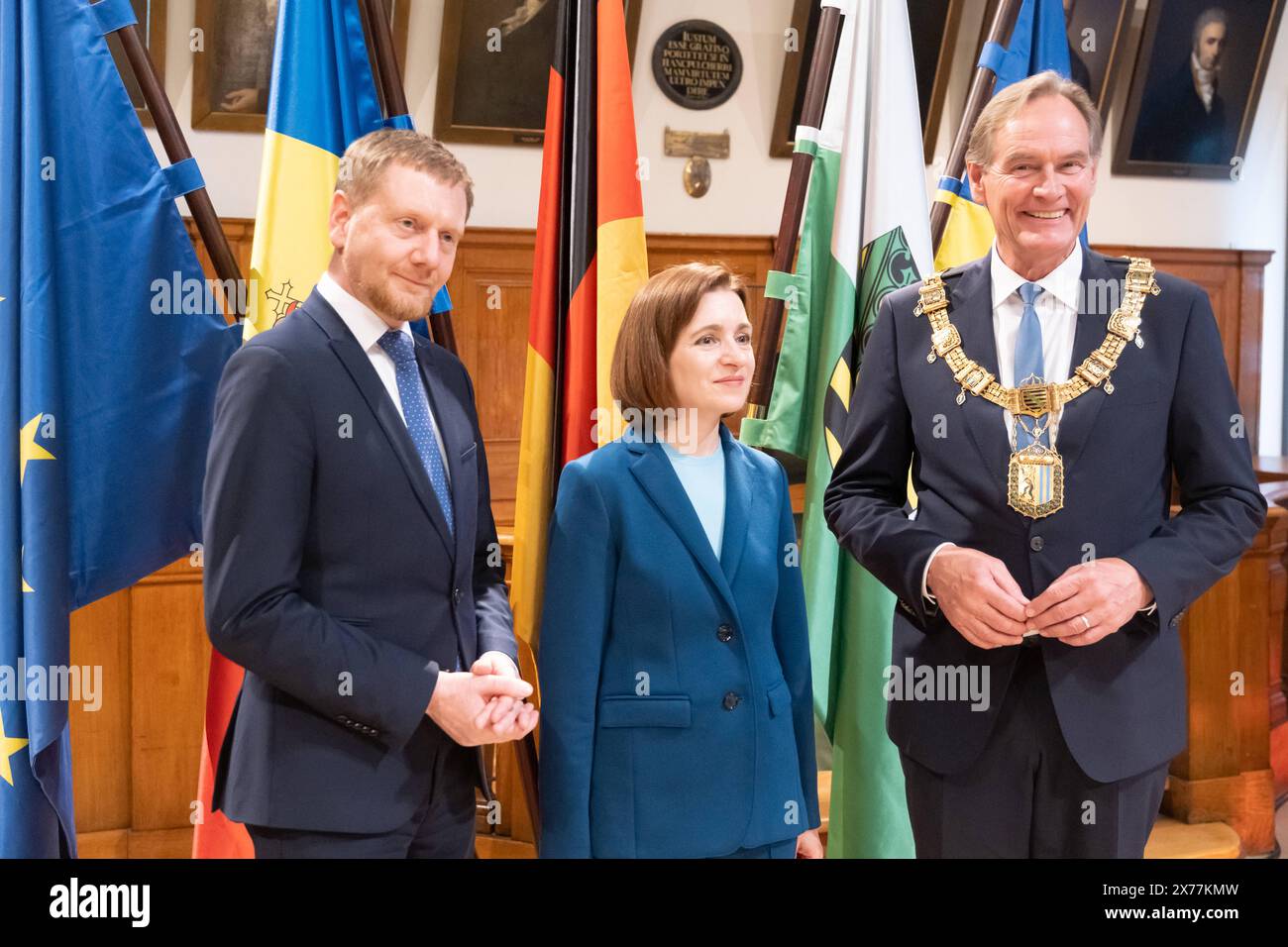AM Samstag wurde der Robert-Blum-Preis für Demokratie an Maia Sandu, Präsidentin der Republik Moldau, verliehen. Der Preis, der mit 10,000 Euro dotiert ist, wird jährlich von der Stadt Leipzig in Erinnerung an den Revolutionär Robert Blum 1807-1848 vergeben. Blum War politisch und publizistisch von Leipzig aus tätig und trat während der Revolution 1848/49 für demokratische Rechte und gewaltfreie Veränderung der Gesellschaft ein. Preisverleihung Robert Blum Preis *** samedi, le Prix Robert Blum pour la démocratie a été décerné à Maia Sandu, Présidente de la République de Moldavie le prix, qui Banque D'Images