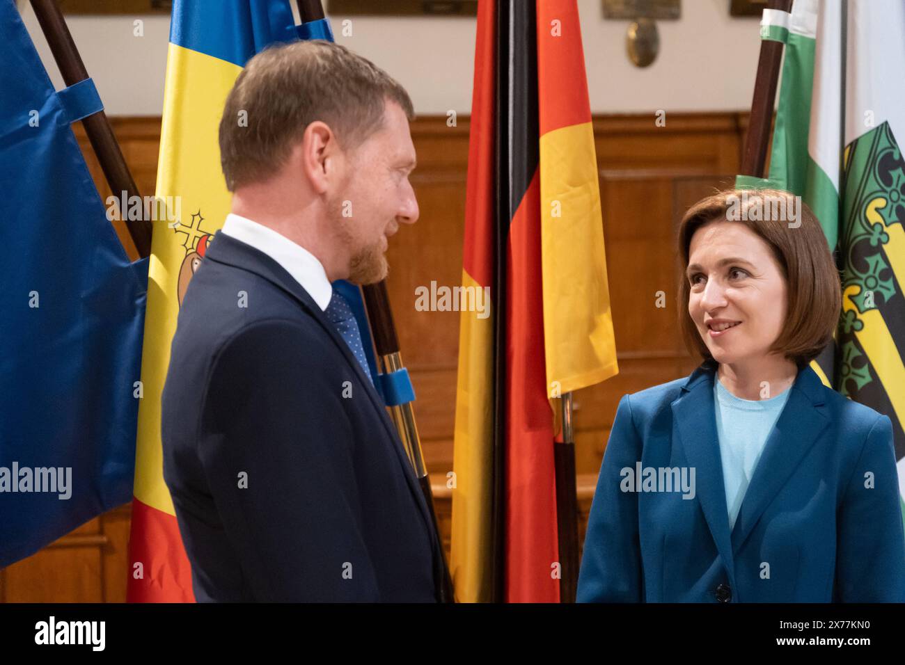 AM Samstag wurde der Robert-Blum-Preis für Demokratie an Maia Sandu, Präsidentin der Republik Moldau, verliehen. Der Preis, der mit 10,000 Euro dotiert ist, wird jährlich von der Stadt Leipzig in Erinnerung an den Revolutionär Robert Blum 1807-1848 vergeben. Blum War politisch und publizistisch von Leipzig aus tätig und trat während der Revolution 1848/49 für demokratische Rechte und gewaltfreie Veränderung der Gesellschaft ein. Preisverleihung Robert Blum Preis *** samedi, le Prix Robert Blum pour la démocratie a été décerné à Maia Sandu, Présidente de la République de Moldavie le prix, qui Banque D'Images