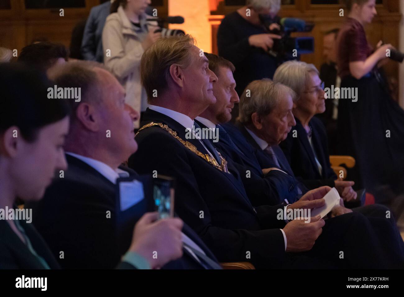 AM Samstag wurde der Robert-Blum-Preis für Demokratie an Maia Sandu, Präsidentin der Republik Moldau, verliehen. Der Preis, der mit 10,000 Euro dotiert ist, wird jährlich von der Stadt Leipzig in Erinnerung an den Revolutionär Robert Blum 1807-1848 vergeben. Blum War politisch und publizistisch von Leipzig aus tätig und trat während der Revolution 1848/49 für demokratische Rechte und gewaltfreie Veränderung der Gesellschaft ein. Preisverleihung Robert Blum Preis *** samedi, le Prix Robert Blum pour la démocratie a été décerné à Maia Sandu, Présidente de la République de Moldavie le prix, qui Banque D'Images