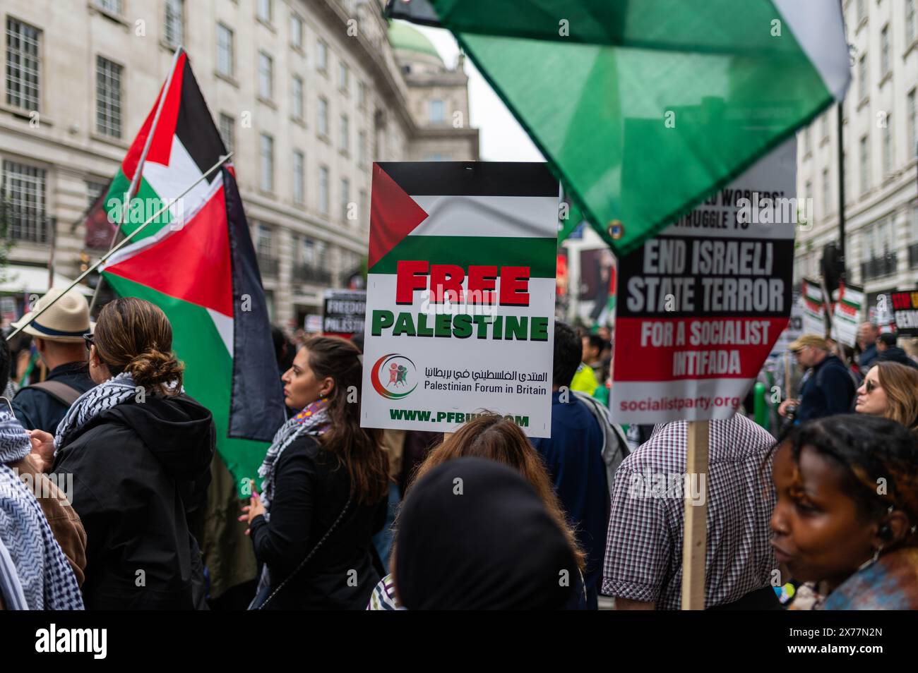 Londres, Royaume-Uni. 18 mai 2024. Signes montrant le soutien à la Palestine lors de la marche palestinienne à Londres. Crédit : David Tramontan / Alamy Live News Banque D'Images