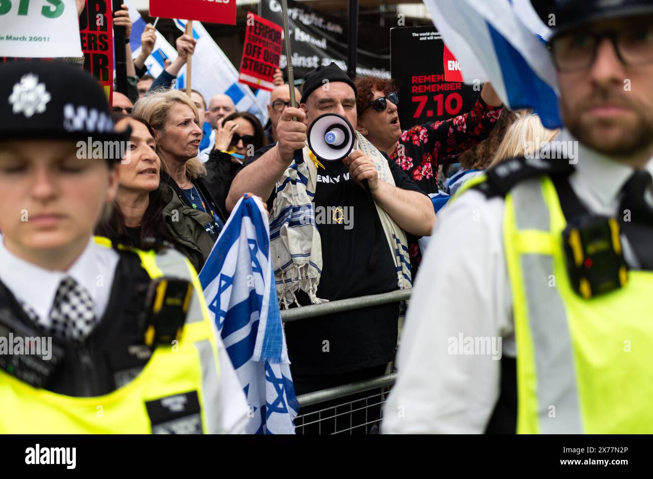 Londres, Royaume-Uni. 18 mai 2024. Contre-protestataires à la marche palestinienne à Londres. Crédit : David Tramontan / Alamy News photos Banque D'Images