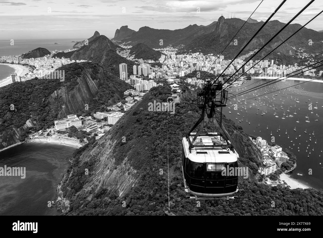 Vue aérienne de la ville de Rio de Janeiro depuis la montagne du pain de sucre, Rio de Janeiro, État de Rio de Janeiro, Brésil. Banque D'Images